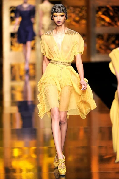 Look 29